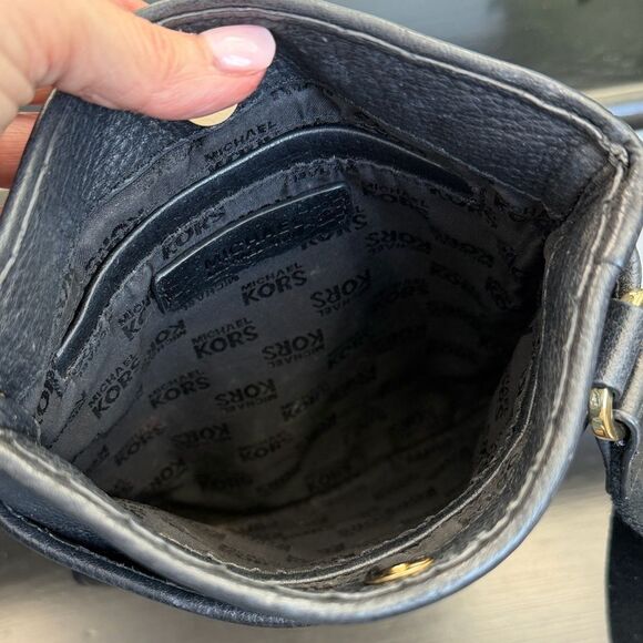 Michael Kors Fulton Leather Crossbody Shoulder purse  Slim Messenger soft - Picture 10 of 10